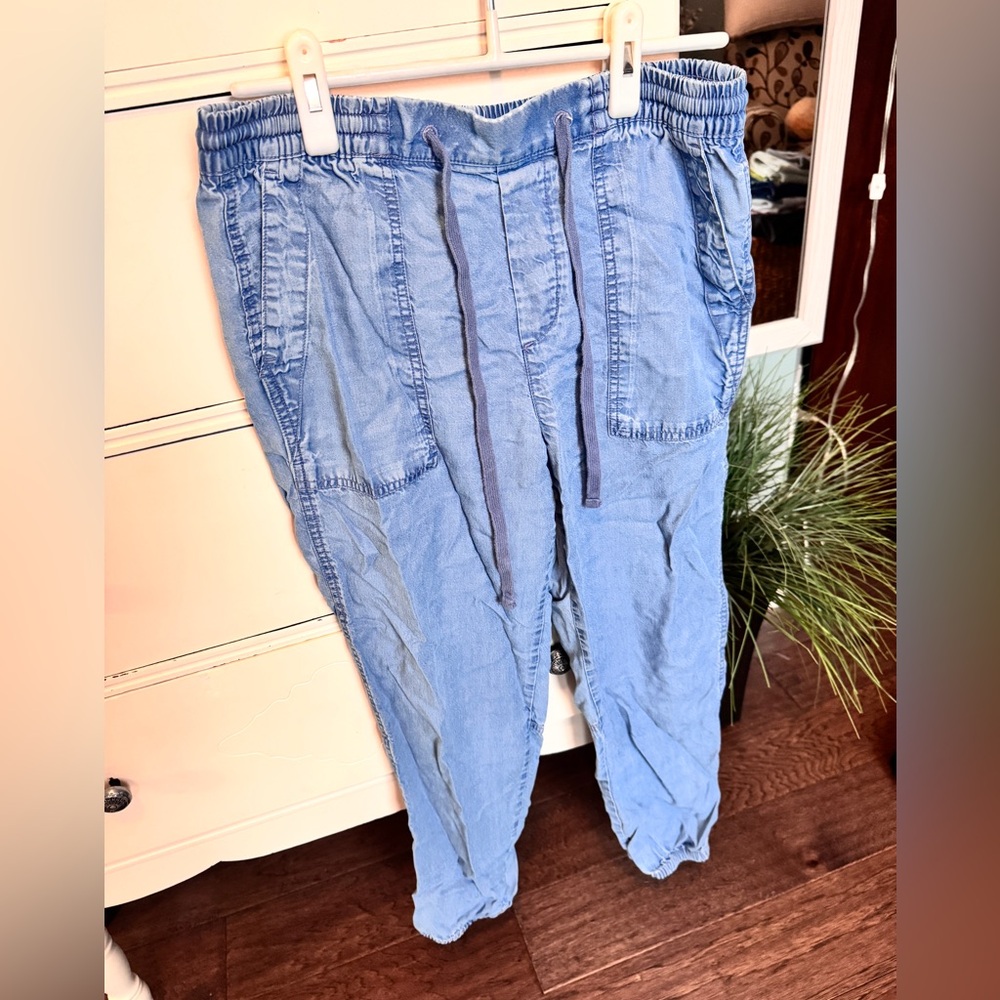 Baggy joggers style denim pants by GAP.